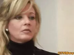 成熟した商品がtvをする男の子を完全に快適に エロ 女 の オナニー