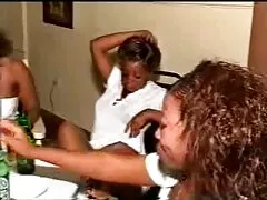 ガールフレンドはクソ猫にコックを吸う。 女性 オナニー アニメ