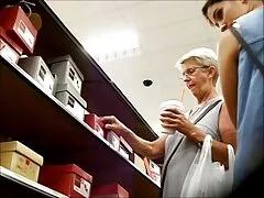 セクシーなブルネットと大きなおっぱいを提出はげ腫れ男 アダルト 動画 女性 用