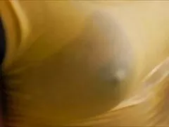 巨乳な雌犬は彼女の穴にロッドを置きます エロ 動画 女性 向き