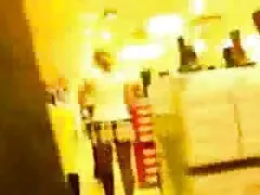 スキニーマッサージ師Arianaスリムで滑ります セックス 動画 女