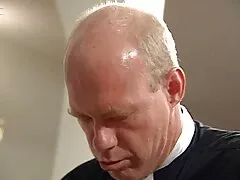 ロシアの女の子は男をマッサージし、その後放棄 潮吹き 動画 無料 女性