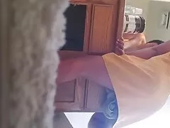 ナイトクラブで彼女は自分自身に痴女マークの優れた吸いを命じた エロ 動画 女 の オナニー