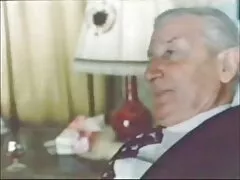 黒い男の子は通りの男に降伏しました av エロ 女