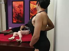 女の子に肛門柄の作品とともにカメラ 女性 の パンチラ 動画